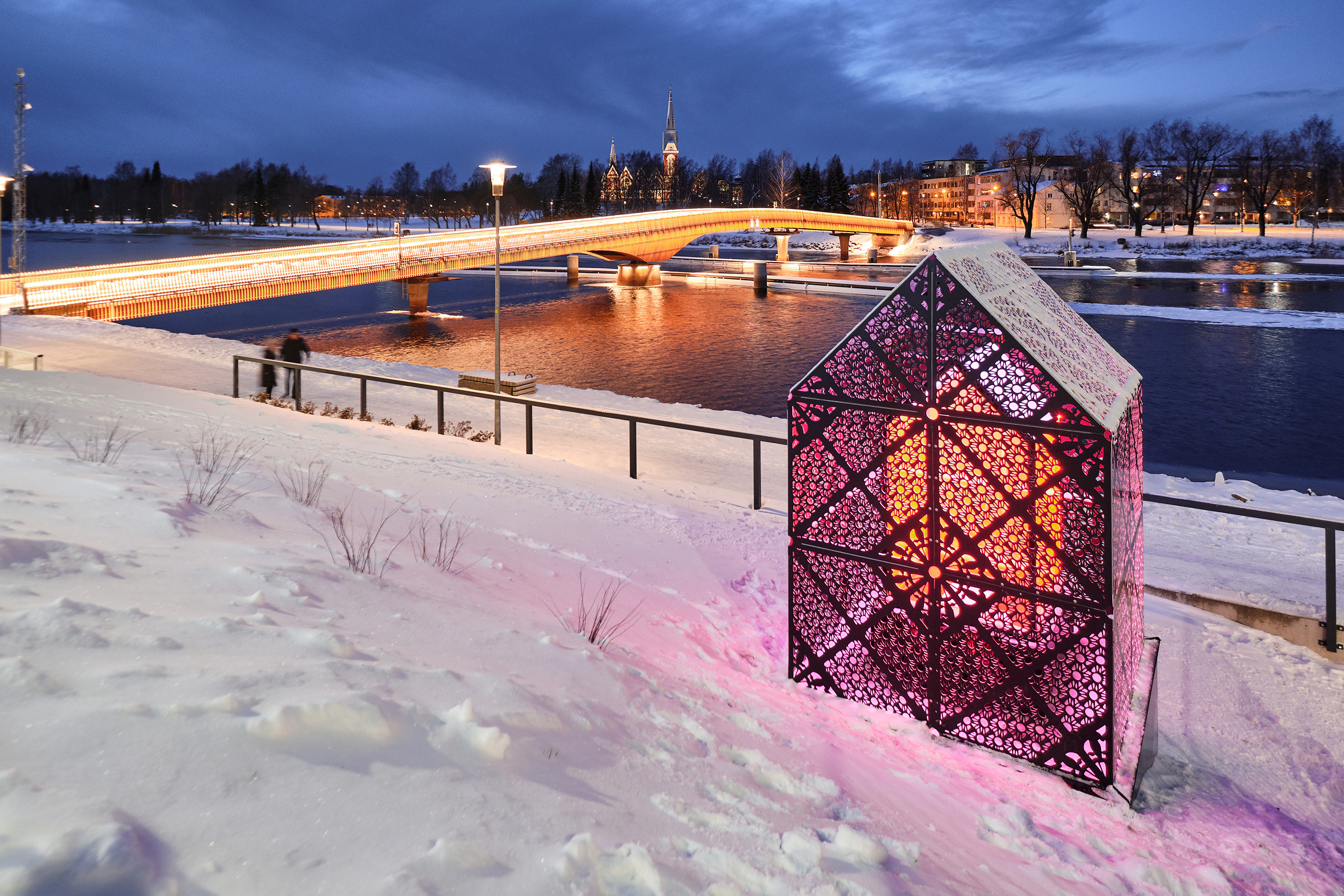 Hellan Sydän an environment light artwork in the residential area of Penttilä, on the banks of the Pielisjoki River in Joensuu. Photo by Lev Karavanov.